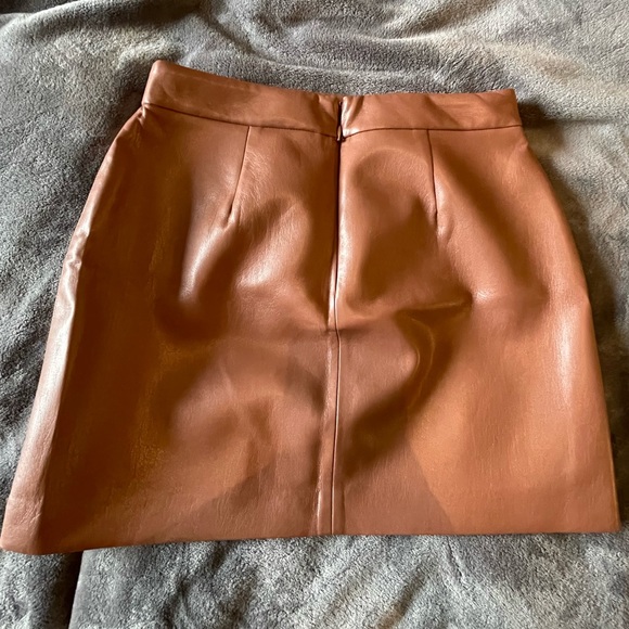 WILFRED Vegan Leather Mini skirt - Picture 2 of 5